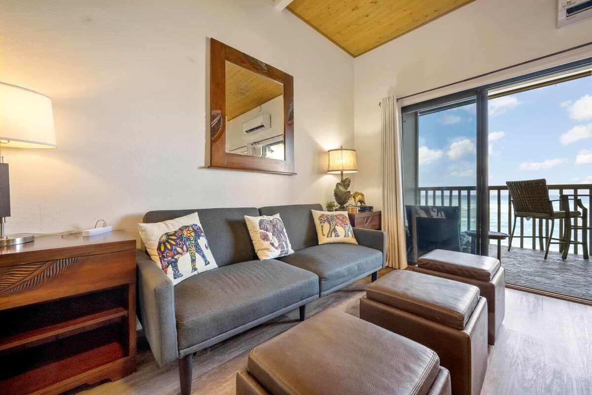 Condo in Lahaina · ★4.99 · Studio · 1 bed · 1 private bath - Photo 3