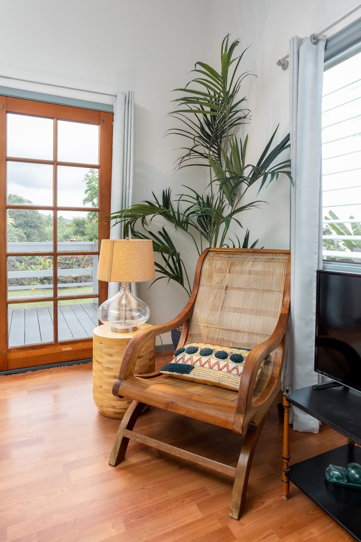 SWELL: Romantic Gem w/Sweeping Coastline Views - Photo 5