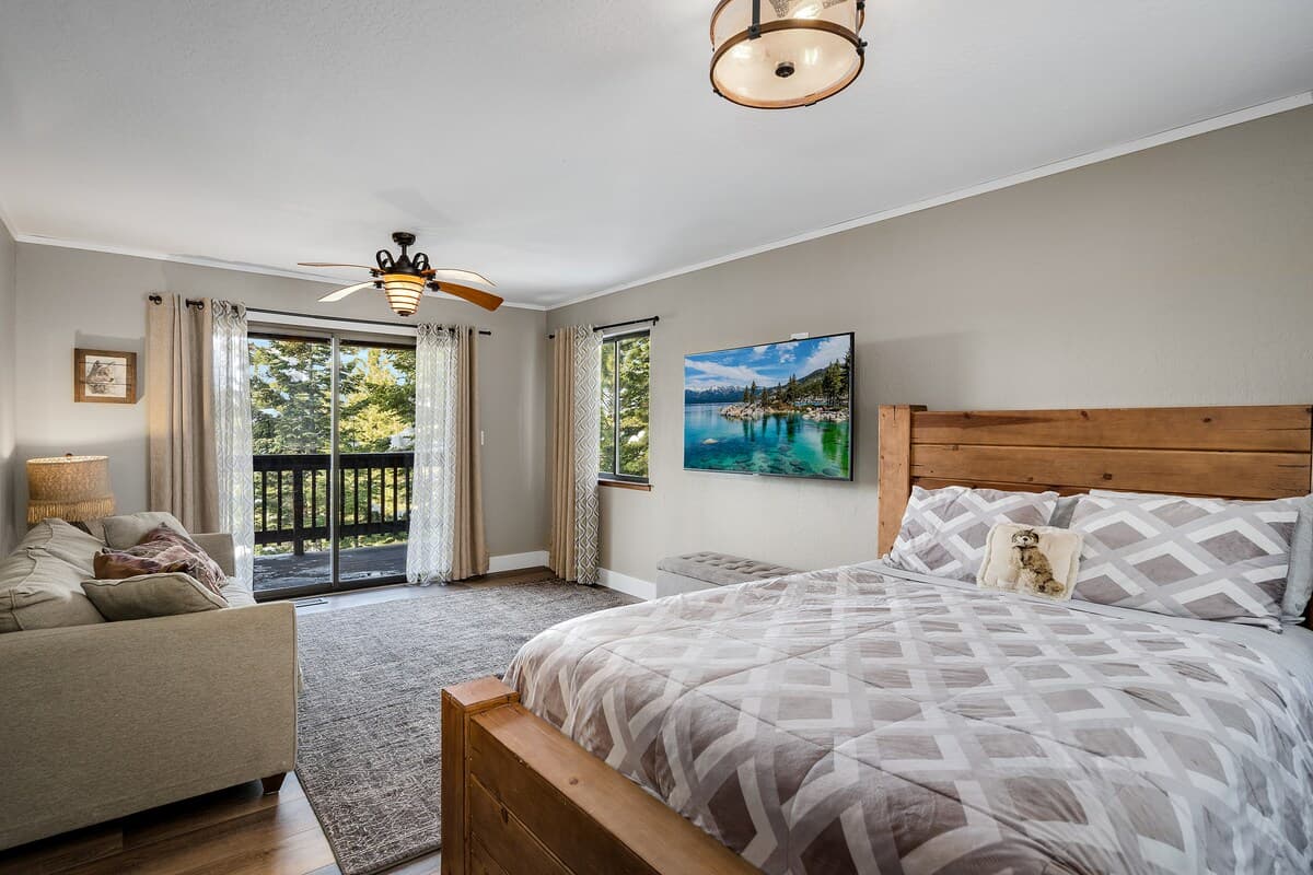 Cabin in Zephyr Cove · ★4.9 · 4 bedrooms · 5 beds · 2.5 private baths - Photo 2