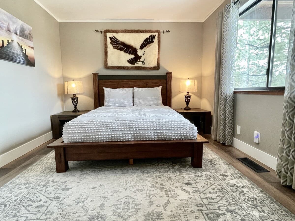 Cabin in Zephyr Cove · ★4.9 · 4 bedrooms · 5 beds · 2.5 private baths - Photo 4