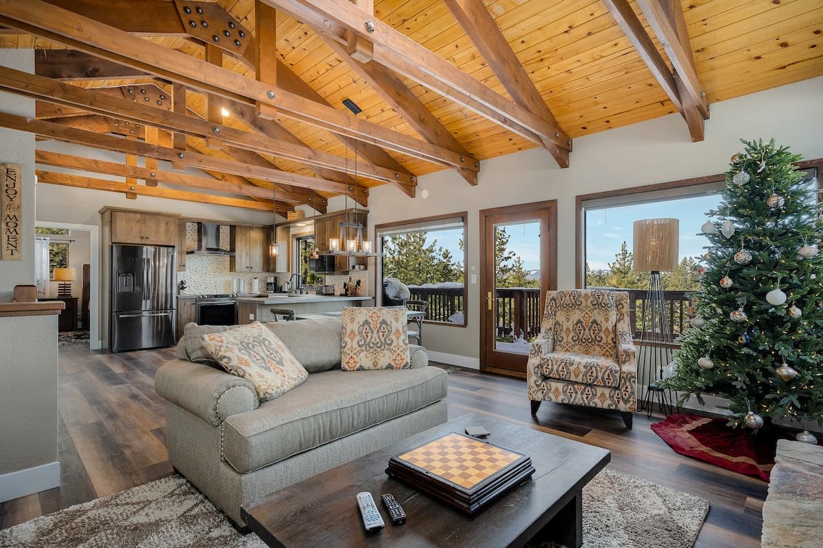 Cabin in Zephyr Cove · ★4.9 · 4 bedrooms · 5 beds · 2.5 private baths - Photo 5
