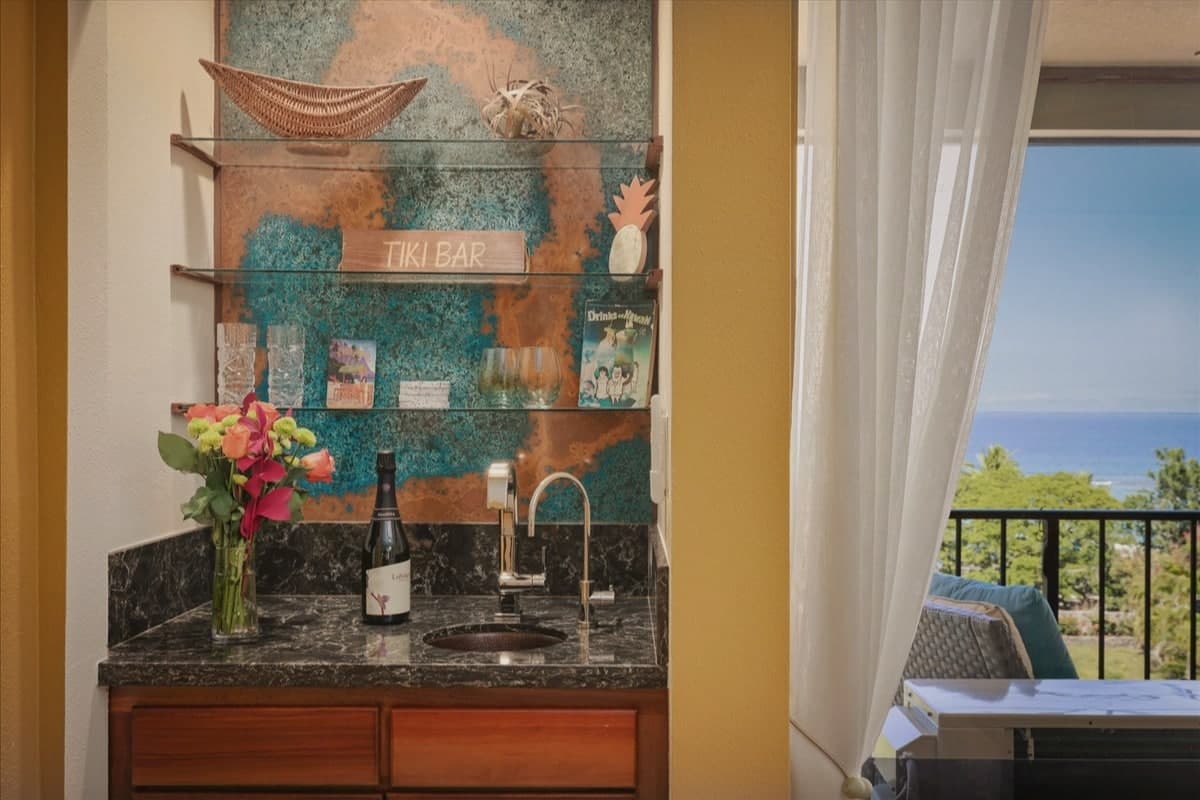 Condo in Kailua-Kona · ★4.94 · 1 bedroom · 1 bed · 1 bath - Photo 1