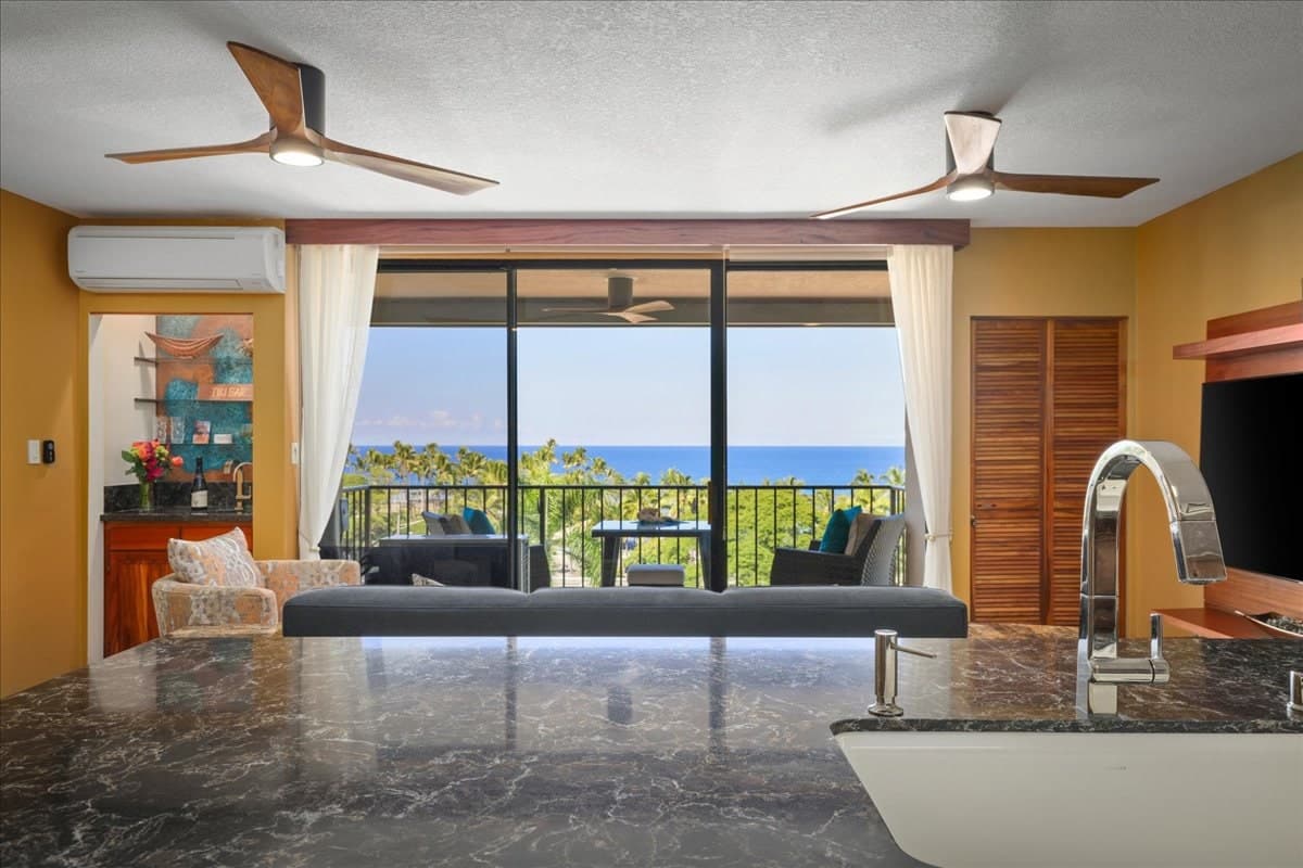 Condo in Kailua-Kona · ★4.94 · 1 bedroom · 1 bed · 1 bath - Photo 5