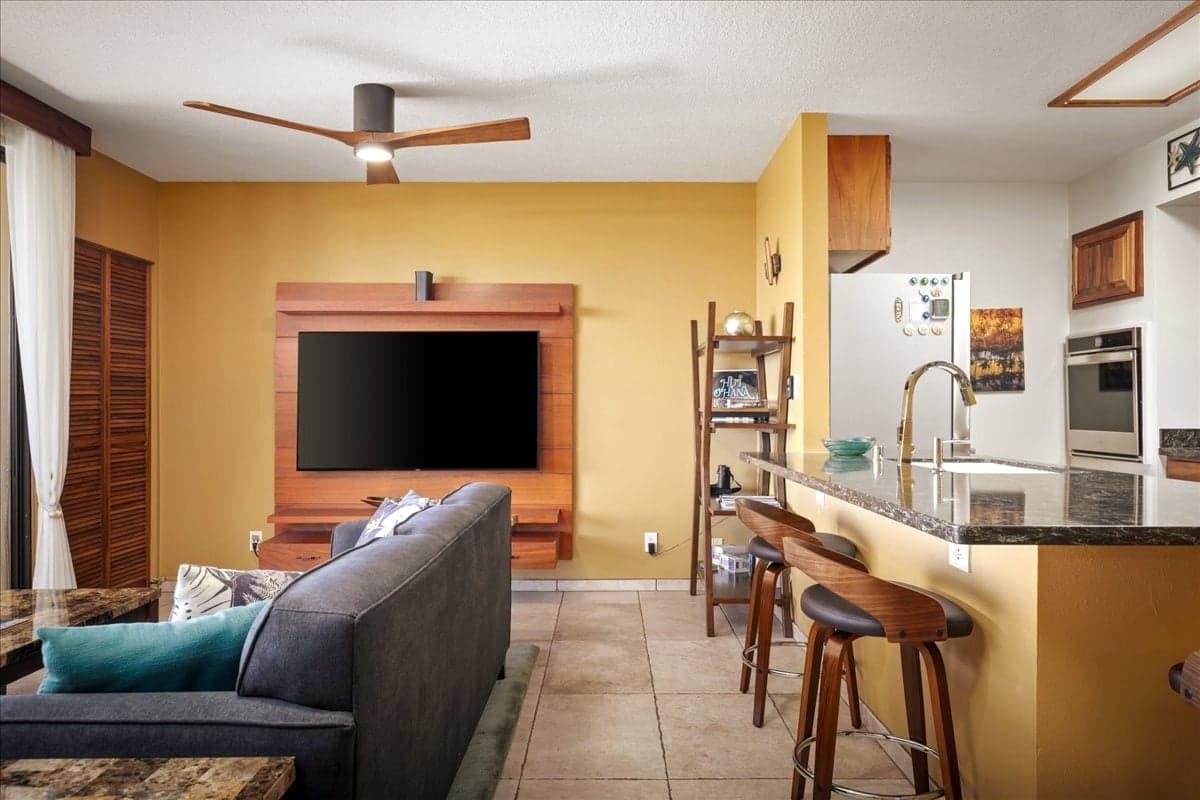 Condo in Kailua-Kona · ★4.94 · 1 bedroom · 1 bed · 1 bath - Photo 4