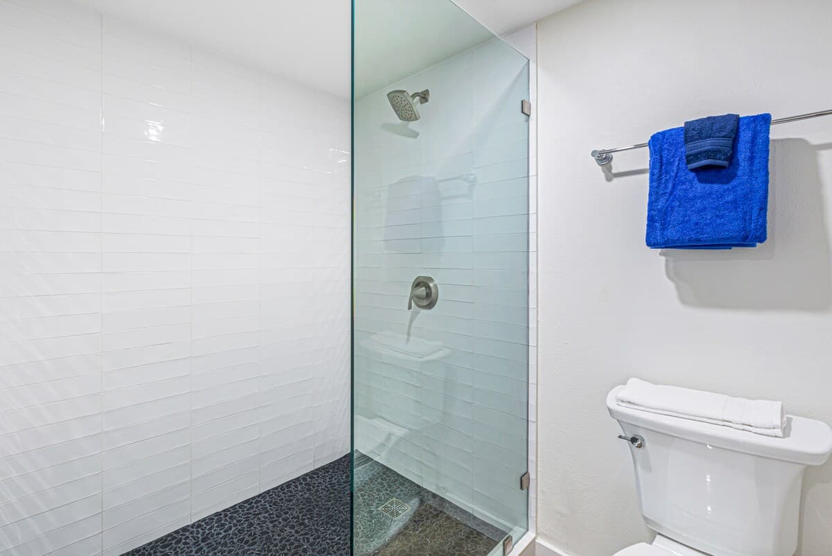 Condo in Lahaina · ★5.0 · 1 bedroom · 2 beds · 2 baths - Photo 3
