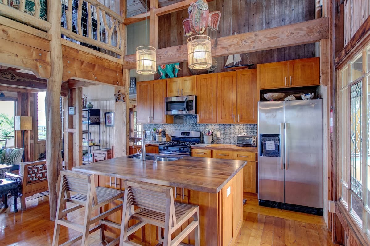 Home in Pahoa · ★5.0 · 2 bedrooms · 2 beds · 2 baths - Photo 3