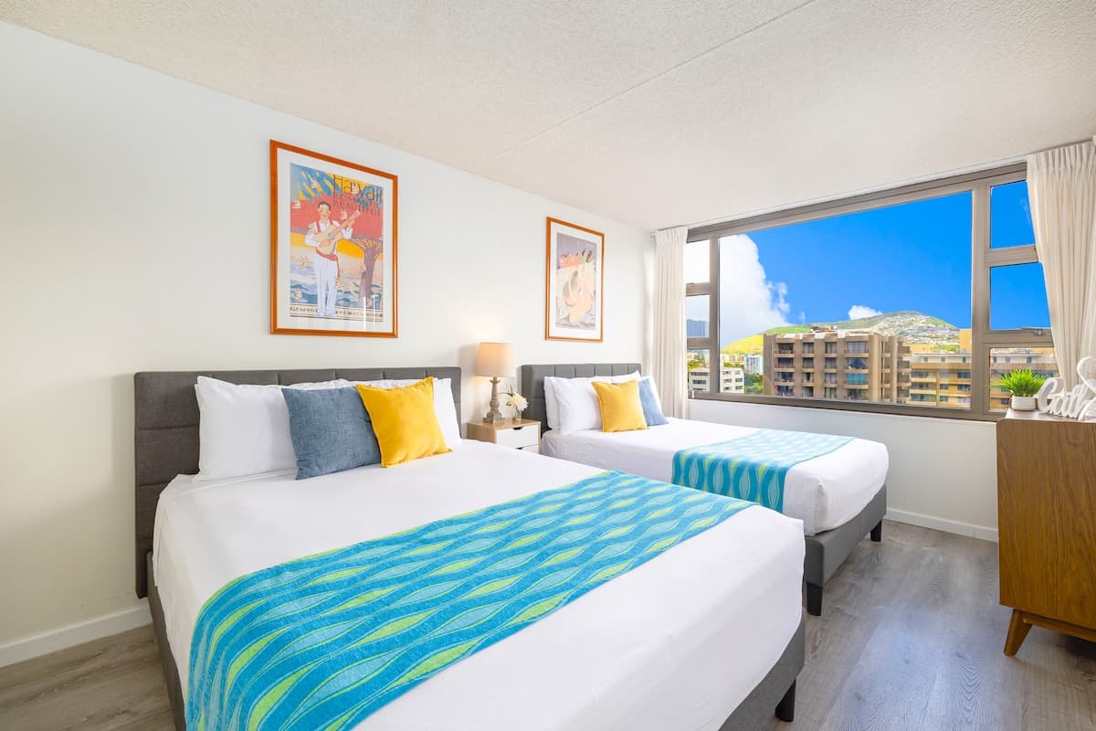 Condo in Honolulu · ★4.72 · 1 bedroom · 3 beds · 1 private bath - Photo 1