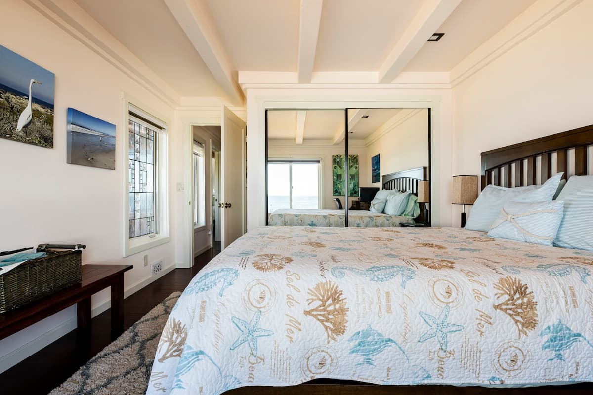 270 Ocean Views, 4 BRs Face the Pacific - Photo 2