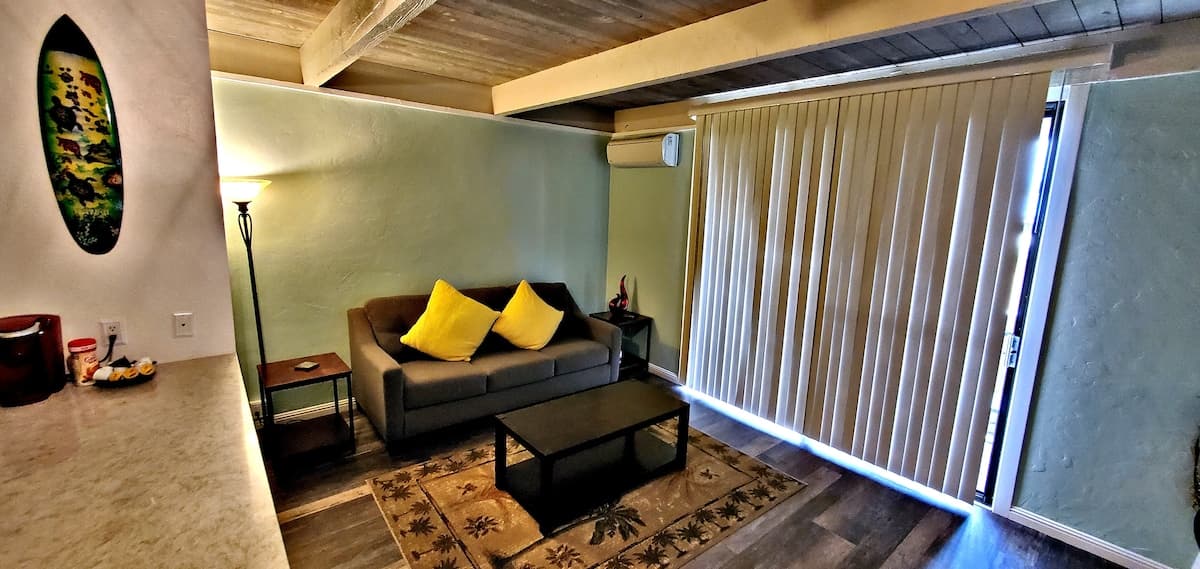 Condo in Kailua-Kona · ★4.95 · 1 bedroom · 2 beds · 1 private bath - Photo 3