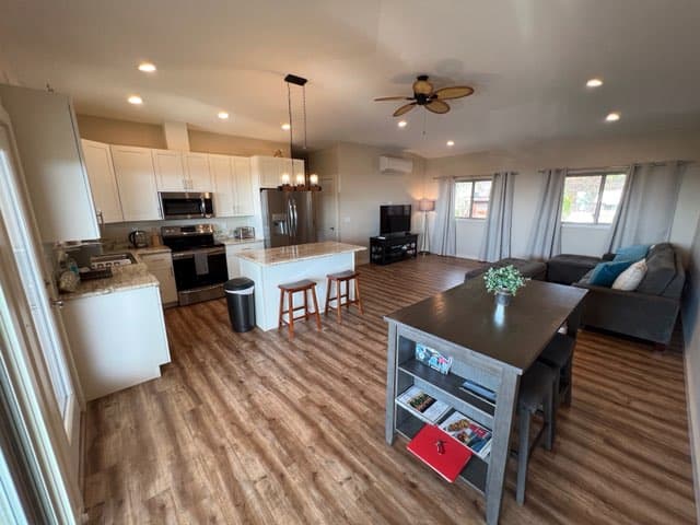Modern Condo. Large Lanai. Partial ocean view - Photo 4