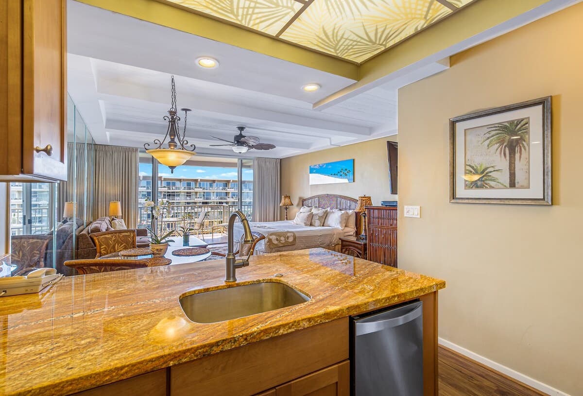 Condo in Lahaina · ★4.98 · 1 bedroom · 1 bed · 1 bath - Photo 5