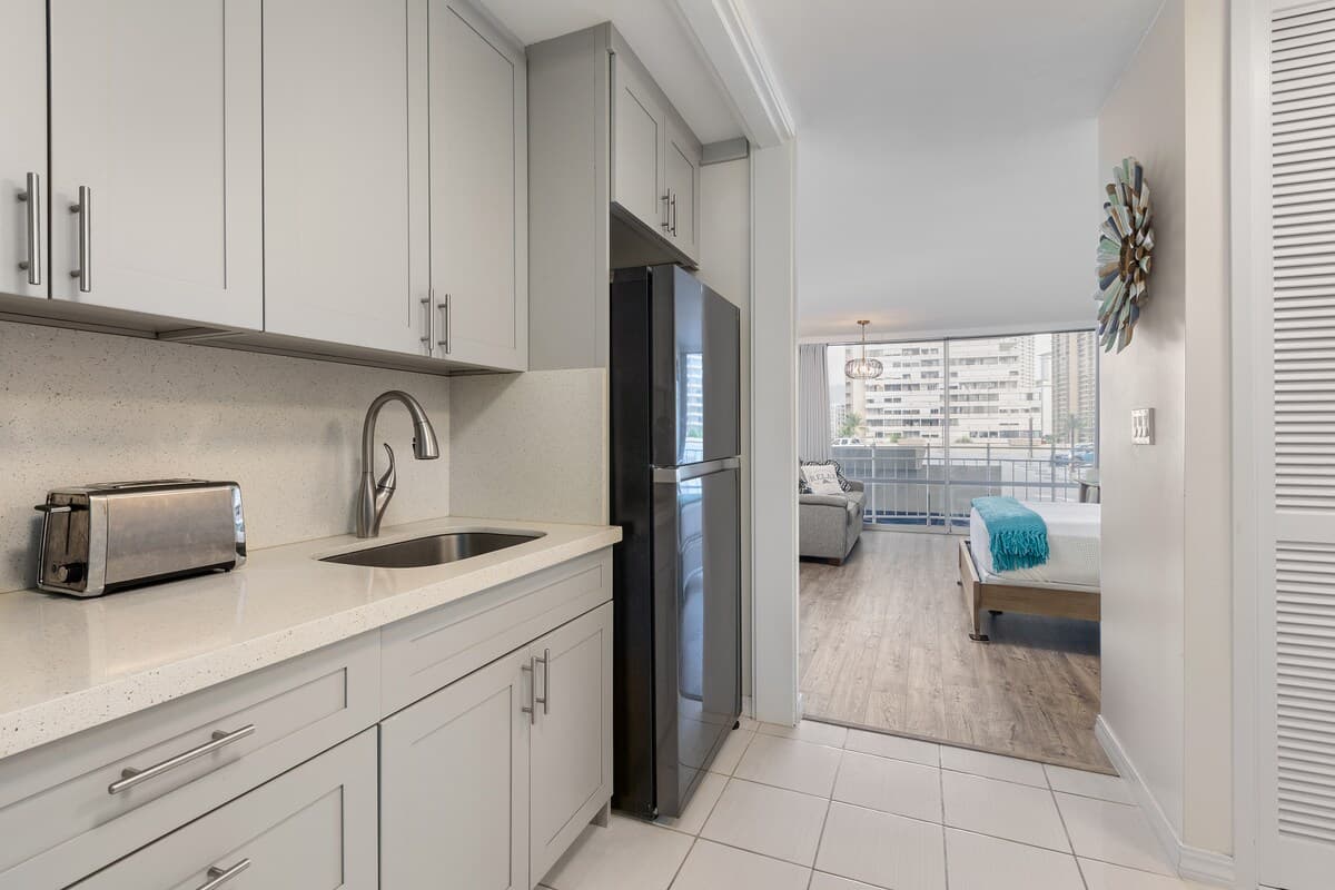 Condo in Honolulu · ★4.73 · Studio · 2 beds · 1 private bath - Photo 2