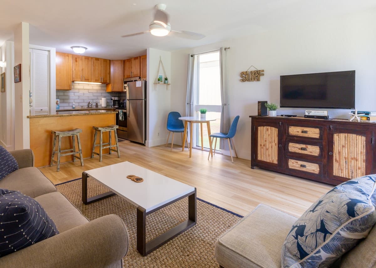 Condo in Kahuku · ★4.86 · 1 bedroom · 2 beds · 2 private baths - Photo 3
