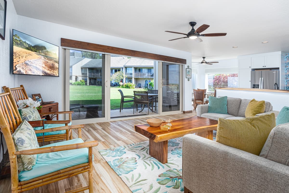 Ocean view 1 Bdrm Condo - Steps to Private Beach - Photo 1