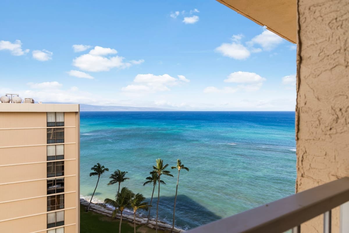 Condo in Lahaina · ★4.92 · Studio · 1 bath - Photo 3
