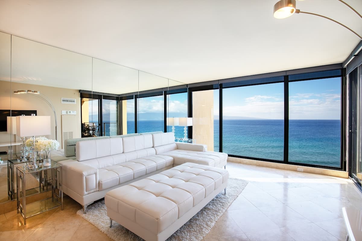 Condo in Lahaina · ★4.94 · 1 bedroom · 2 beds · 2 baths - Photo 2
