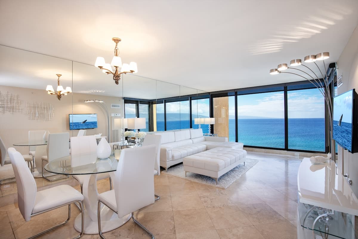 Condo in Lahaina · ★4.94 · 1 bedroom · 2 beds · 2 baths - Photo 5