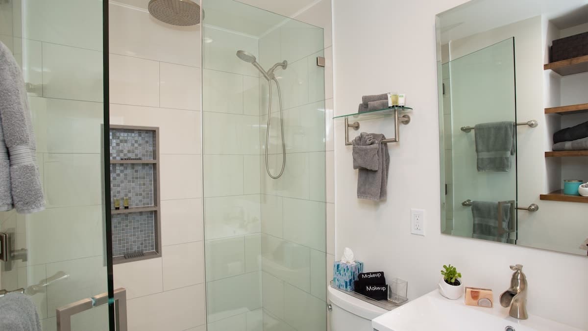 Condo in Lahaina · ★4.95 · 1 bedroom · 2 beds · 1 bath - Photo 2