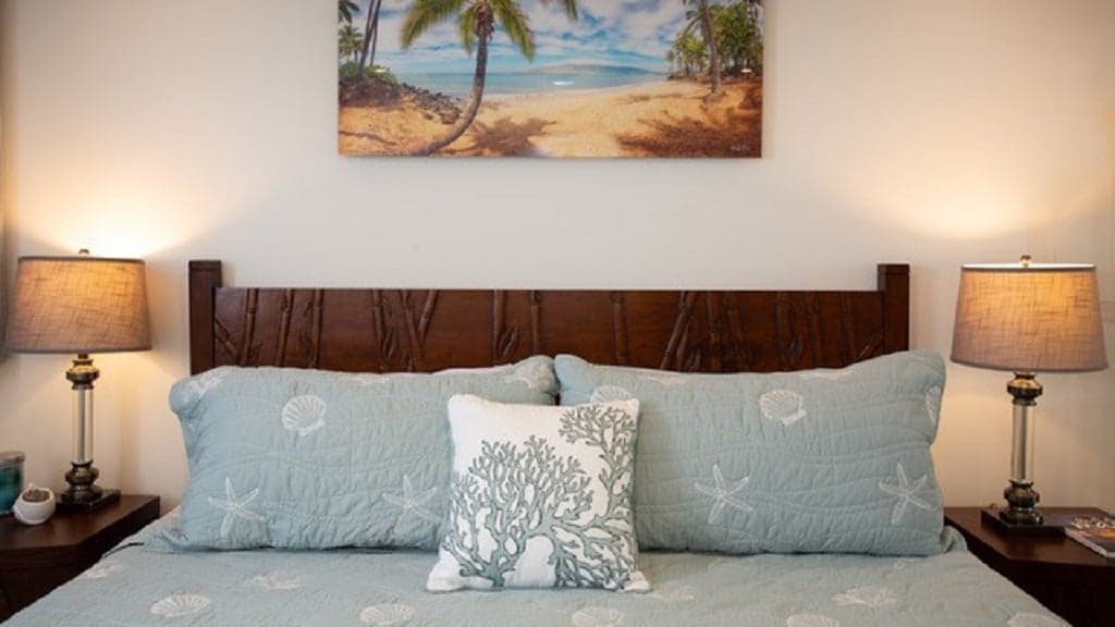 Condo in Lahaina · ★4.95 · 1 bedroom · 2 beds · 1 bath - Photo 3
