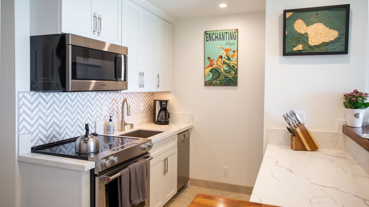 Condo in Lahaina · ★4.95 · 1 bedroom · 2 beds · 1 bath - Photo 1