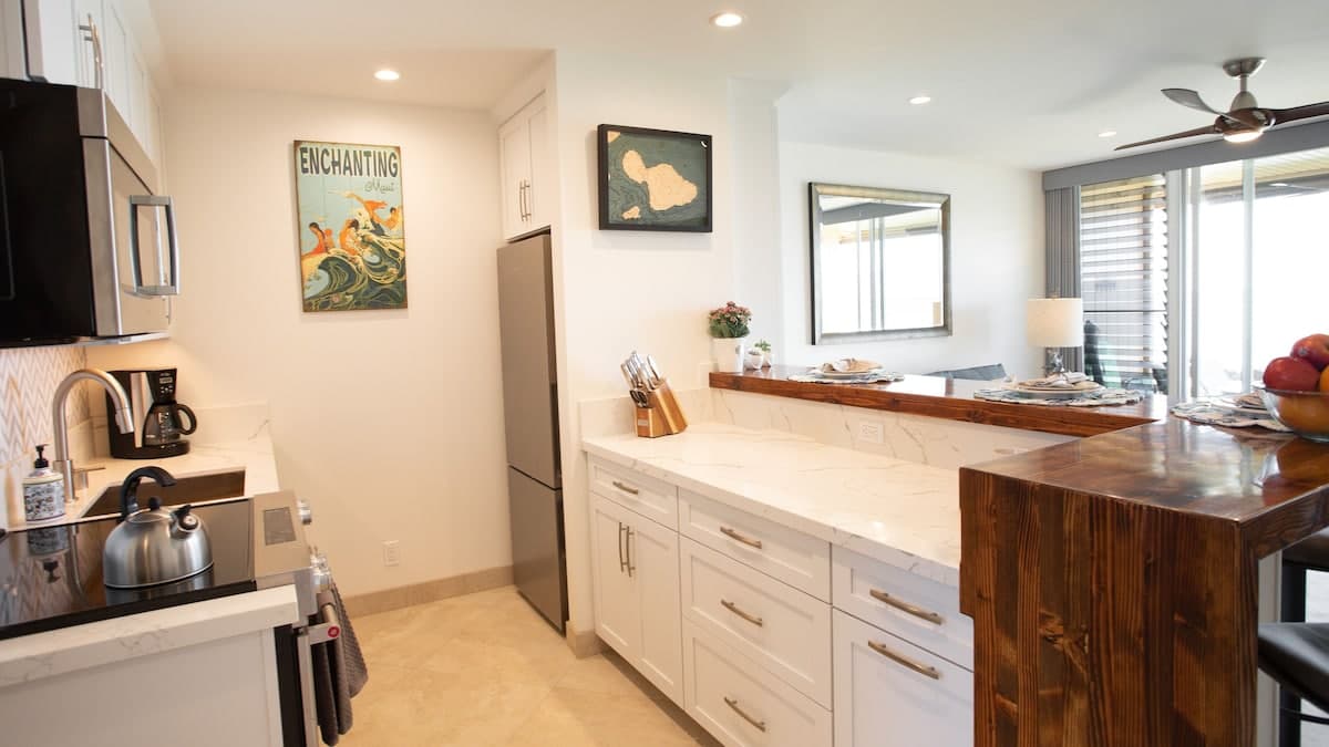 Condo in Lahaina · ★4.95 · 1 bedroom · 2 beds · 1 bath - Photo 4