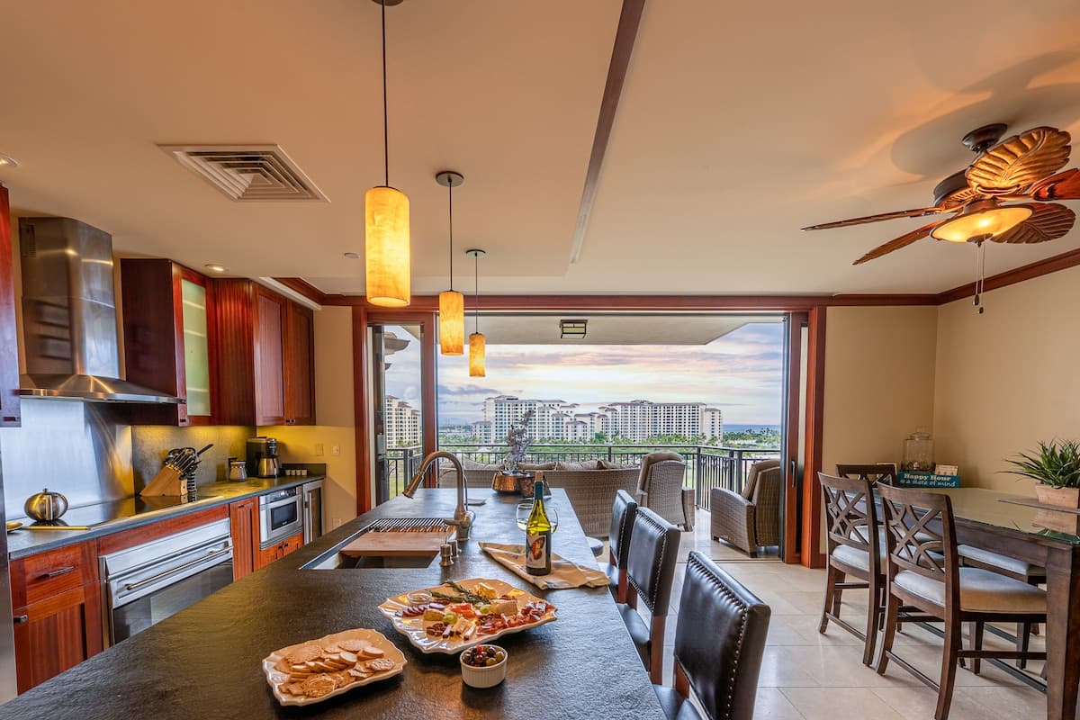 Condo in Kapolei · ★5.0 · 3 bedrooms · 5 beds · 3 private baths - Photo 5