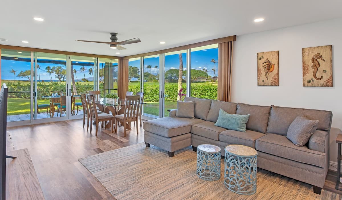 Condo in Lahaina · ★4.95 · 2 bedrooms · 4 beds · 2 private baths - Photo 4