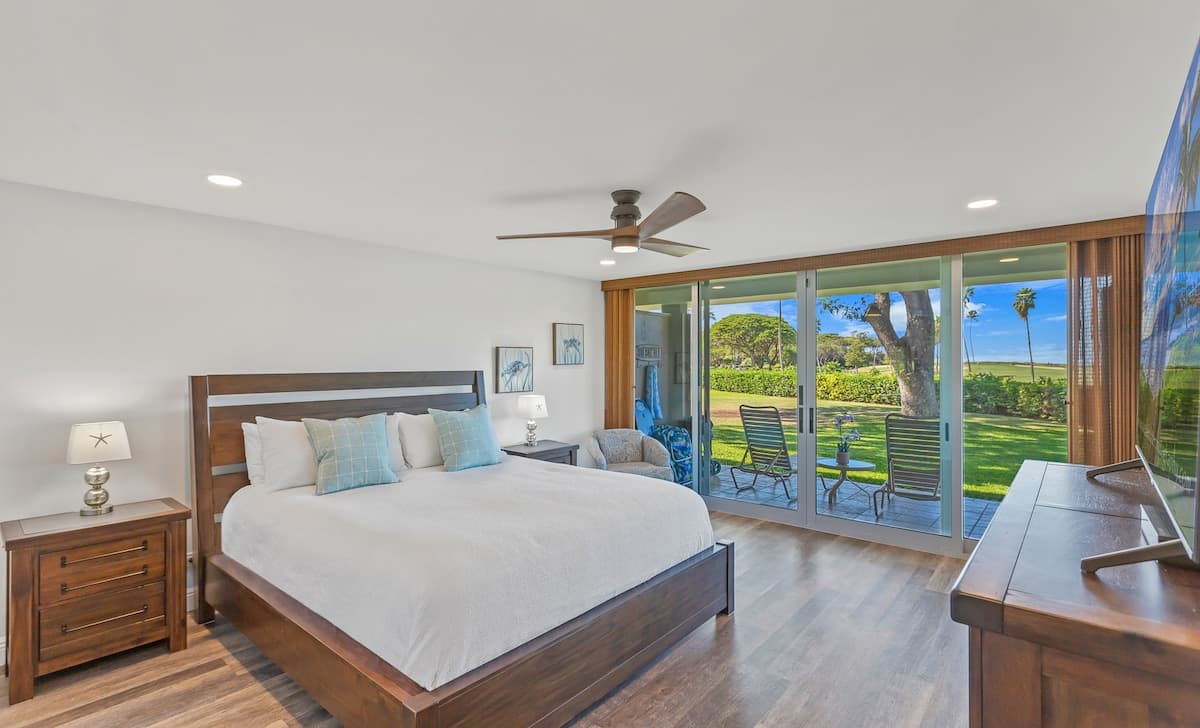 Condo in Lahaina · ★4.95 · 2 bedrooms · 4 beds · 2 private baths - Photo 2
