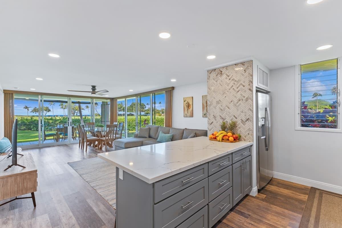 Condo in Lahaina · ★4.95 · 2 bedrooms · 4 beds · 2 private baths - Photo 5