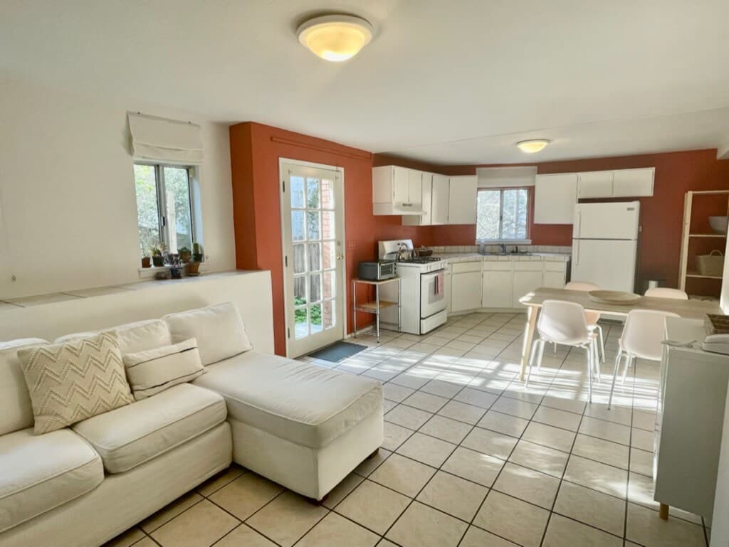Cozy Oasis - private space - Photo 1