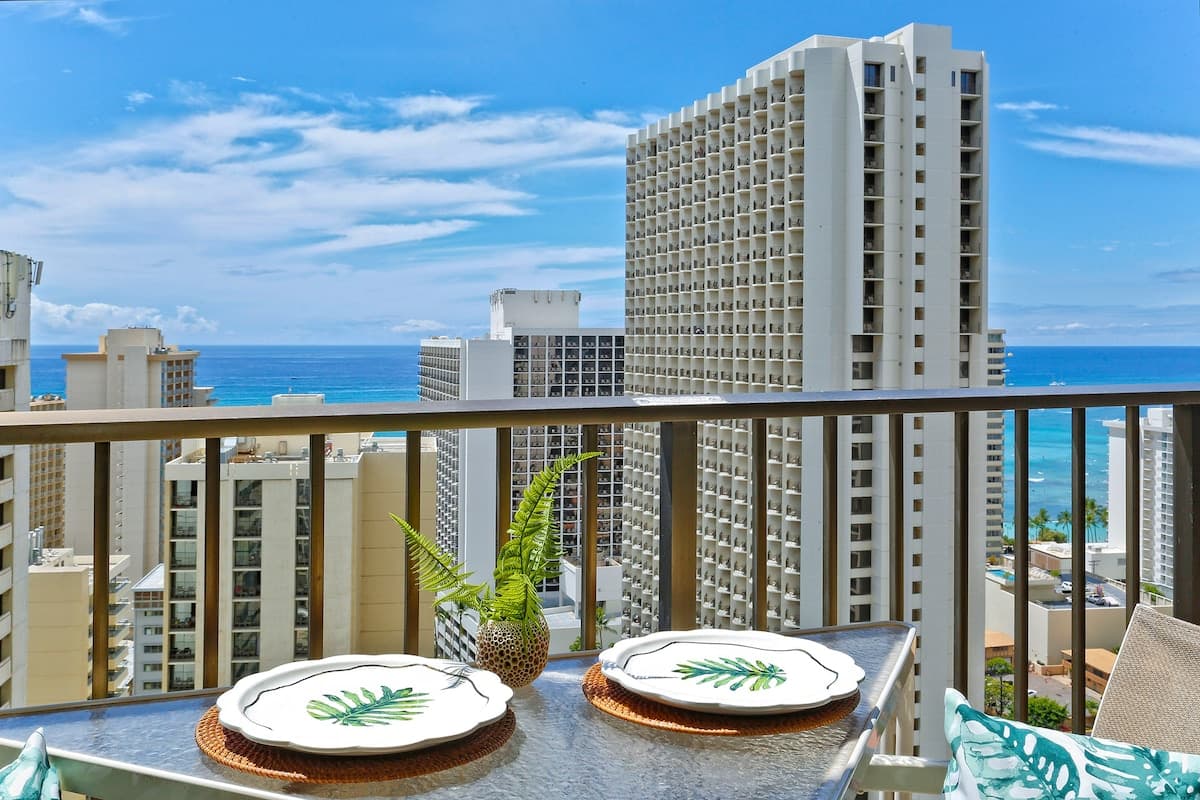 Condo in Honolulu · ★4.84 · 1 bedroom · 3 beds · 1 private bath - Photo 1