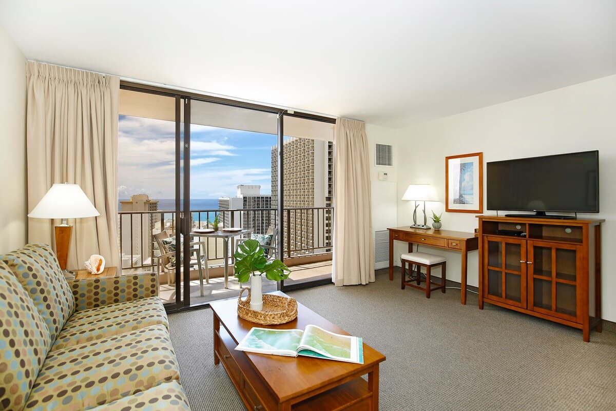 Condo in Honolulu · ★4.84 · 1 bedroom · 3 beds · 1 private bath - Photo 2