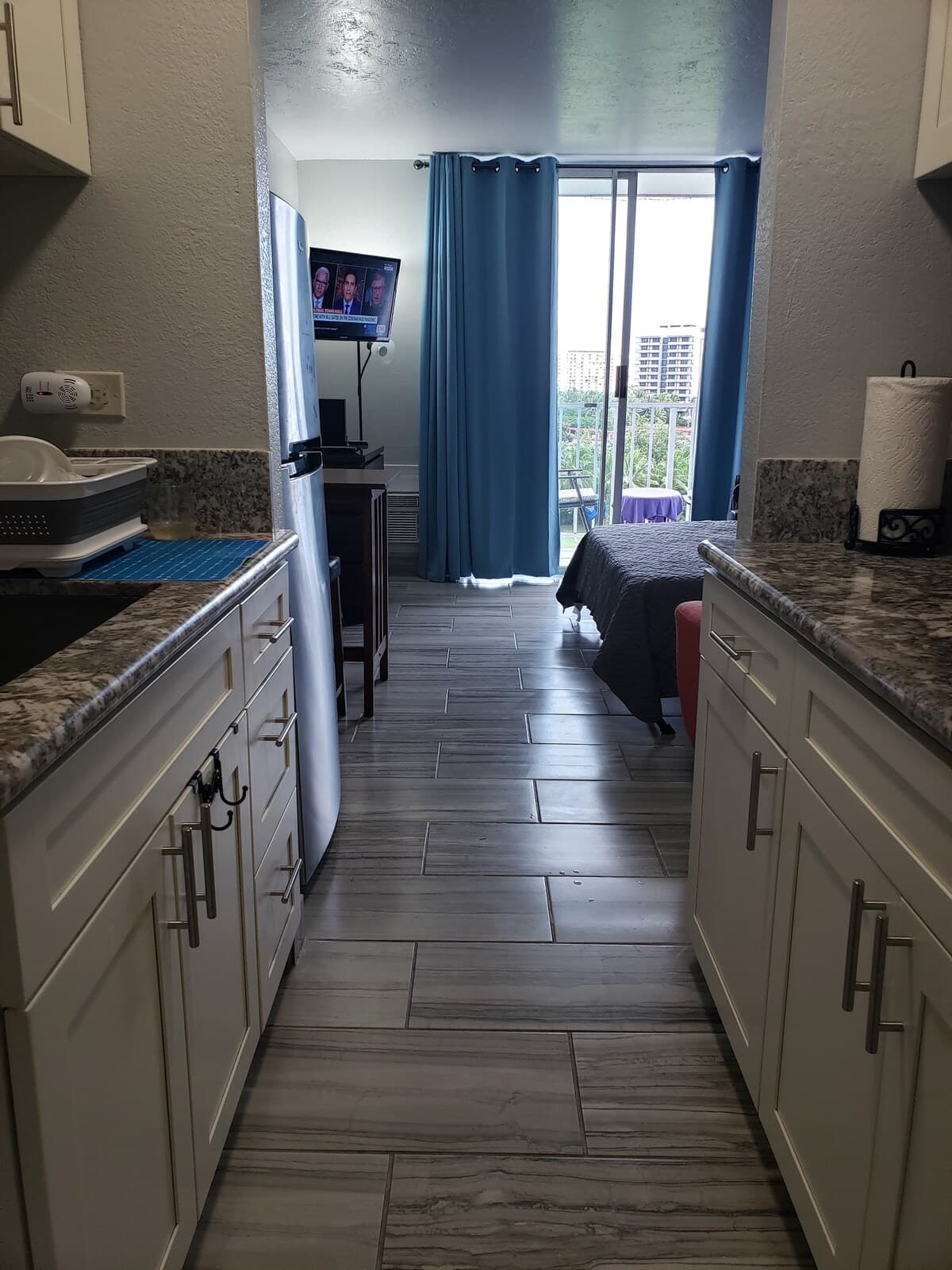 Condo in Honolulu · ★4.88 · Studio · 1 bed · 1 private bath - Photo 3