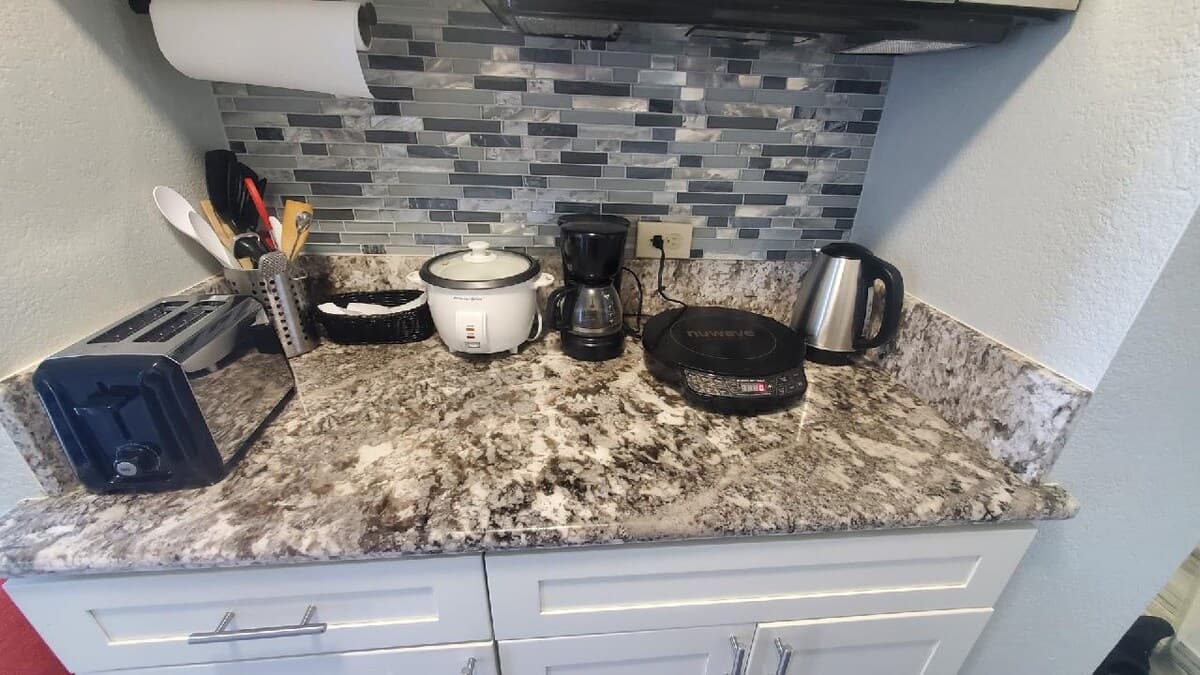 Condo in Honolulu · ★4.88 · Studio · 1 bed · 1 private bath - Photo 5