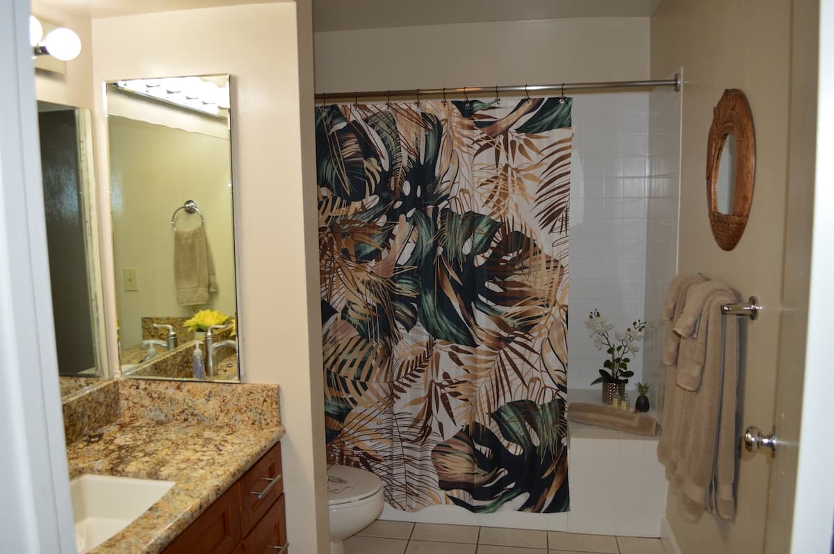 Condo in Kailua-Kona · ★4.83 · 2 bedrooms · 2 beds · 2 baths - Photo 3