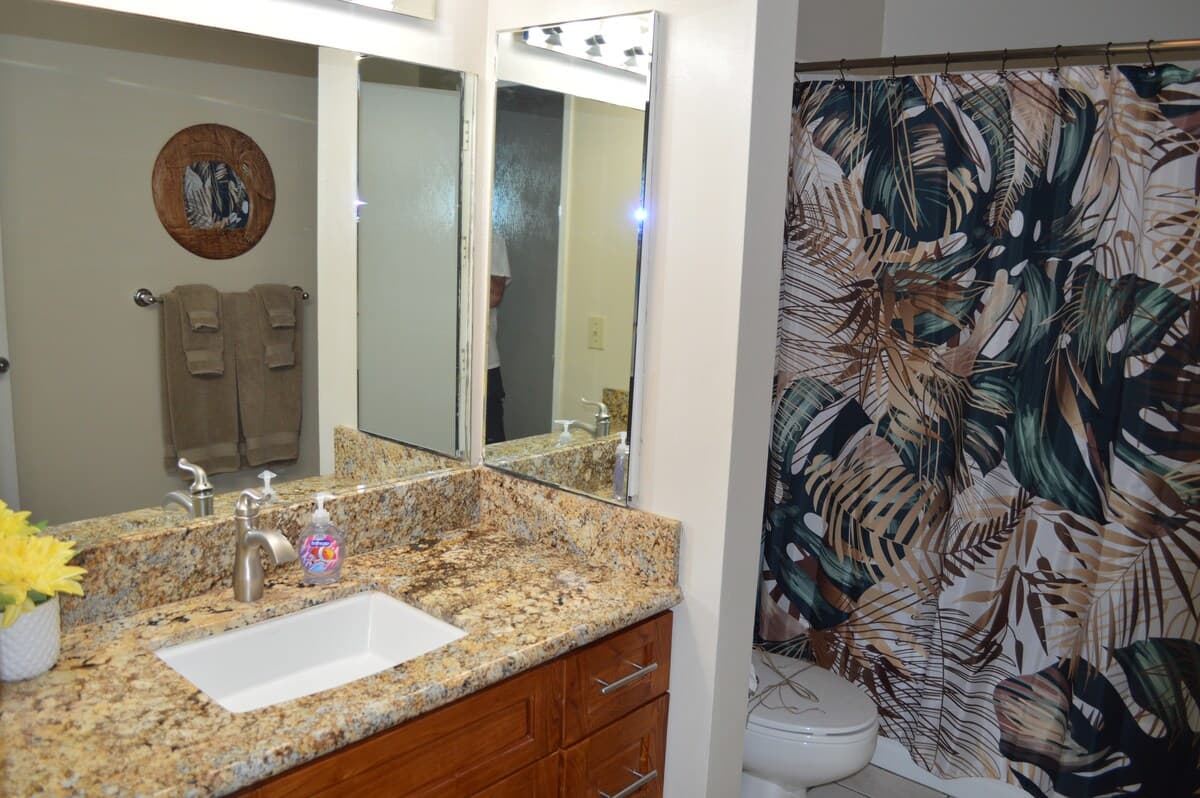 Condo in Kailua-Kona · ★4.83 · 2 bedrooms · 2 beds · 2 baths - Photo 4