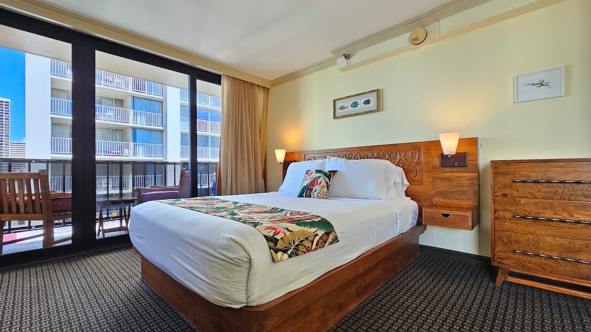 Condo in Honolulu · ★4.93 · 1 bedroom · 1 bed · 1 private bath - Photo 1