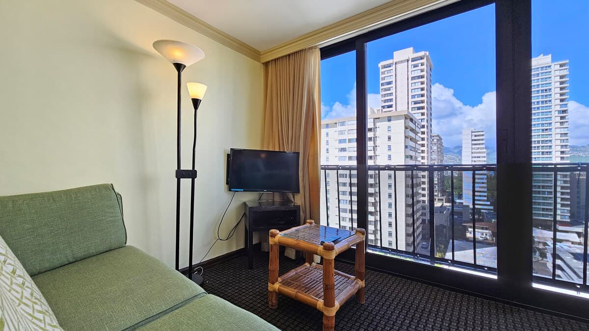 Condo in Honolulu · ★4.93 · 1 bedroom · 1 bed · 1 private bath - Photo 3