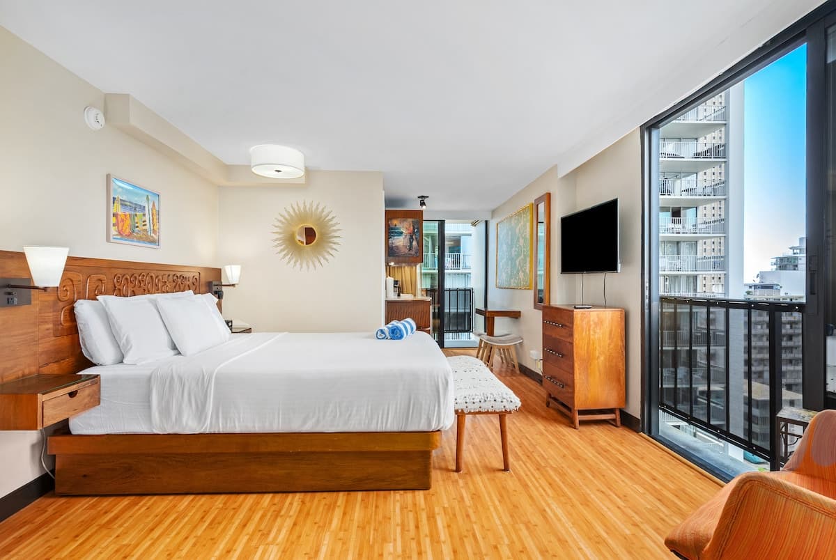 Condo in Honolulu · ★4.61 · Studio · 1 bed · 1 private bath - Photo 1