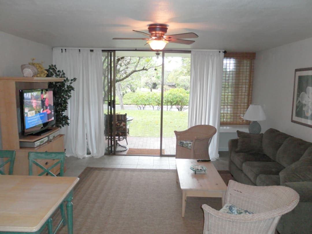 Condo in Kahuku · ★4.39 · 1 bedroom · 2 beds · 1 private bath - Photo 4