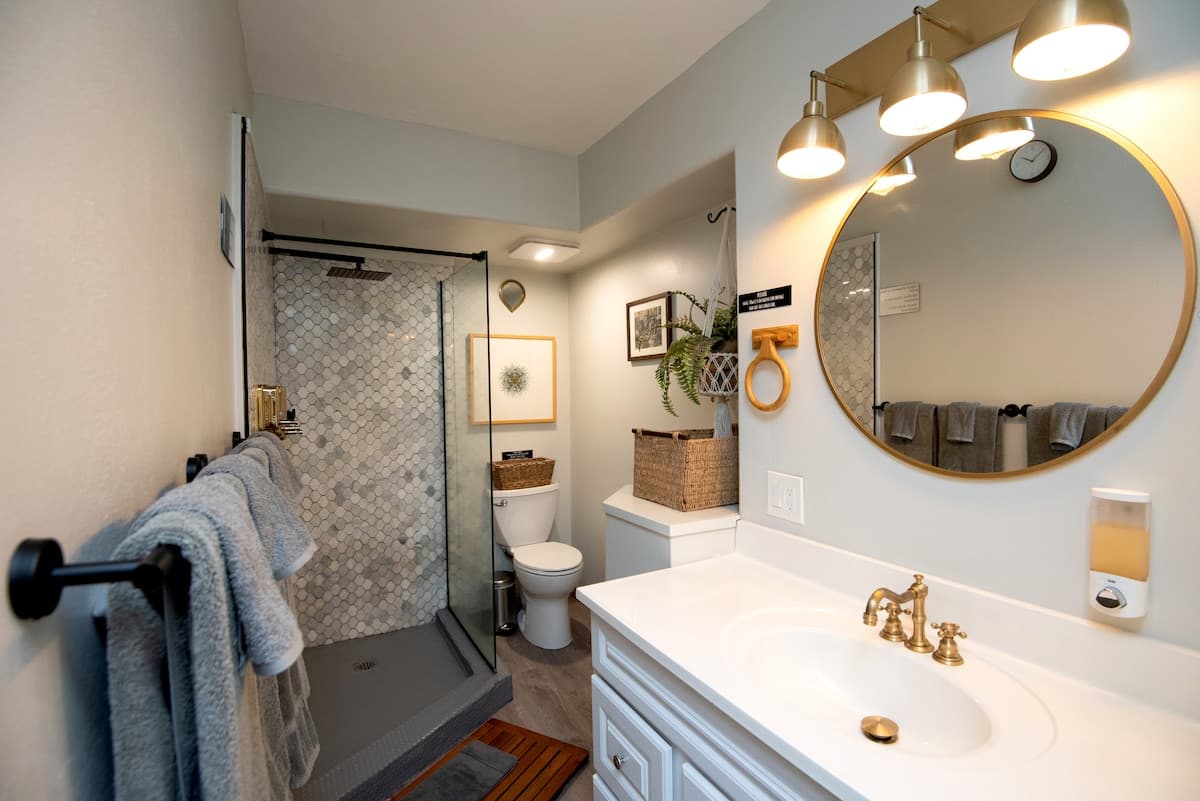Condo in Honolulu · ★4.91 · 1 bedroom · 2 beds · 1 private bath - Photo 5