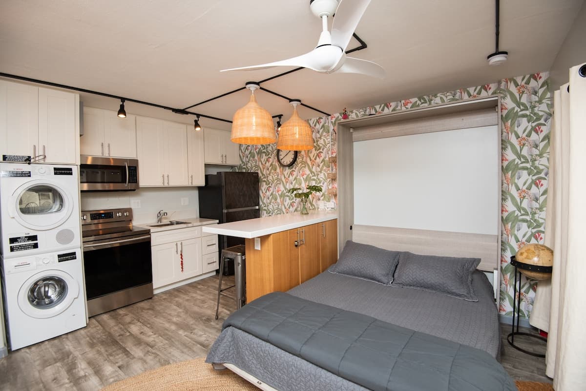 Condo in Honolulu · ★4.91 · 1 bedroom · 2 beds · 1 private bath - Photo 3