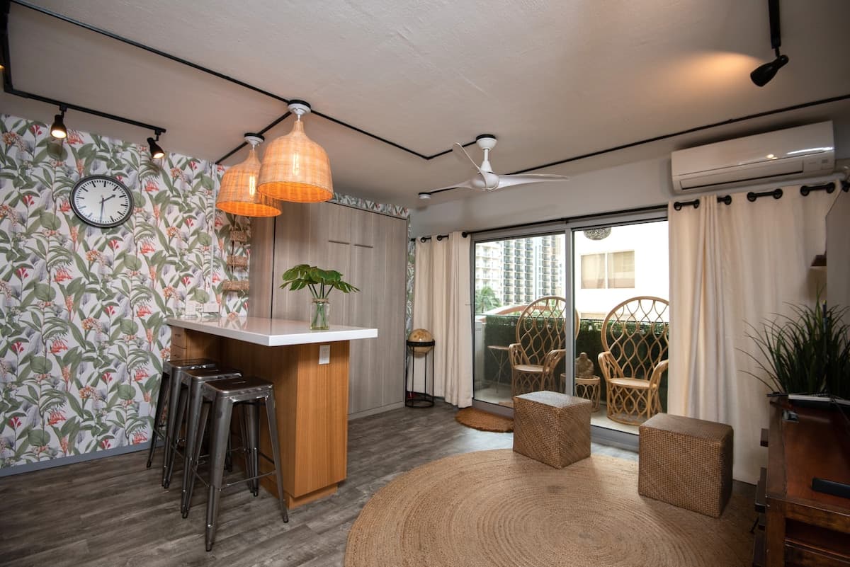Condo in Honolulu · ★4.91 · 1 bedroom · 2 beds · 1 private bath - Photo 1