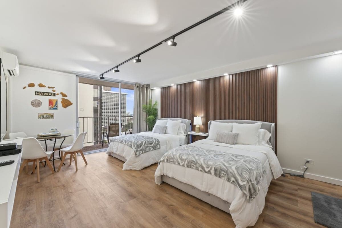 Condo in Honolulu · ★4.86 · Studio · 2 beds · 1 private bath - Photo 2
