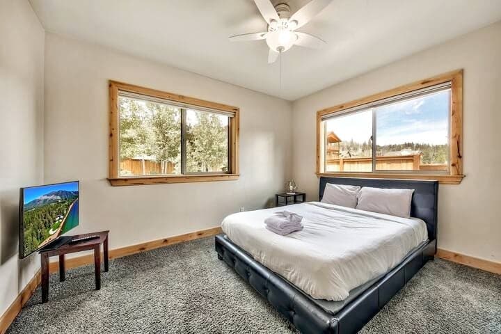 Mountain View Hot Tub, Pet-Friendly, Fenced Yard - Photo 4