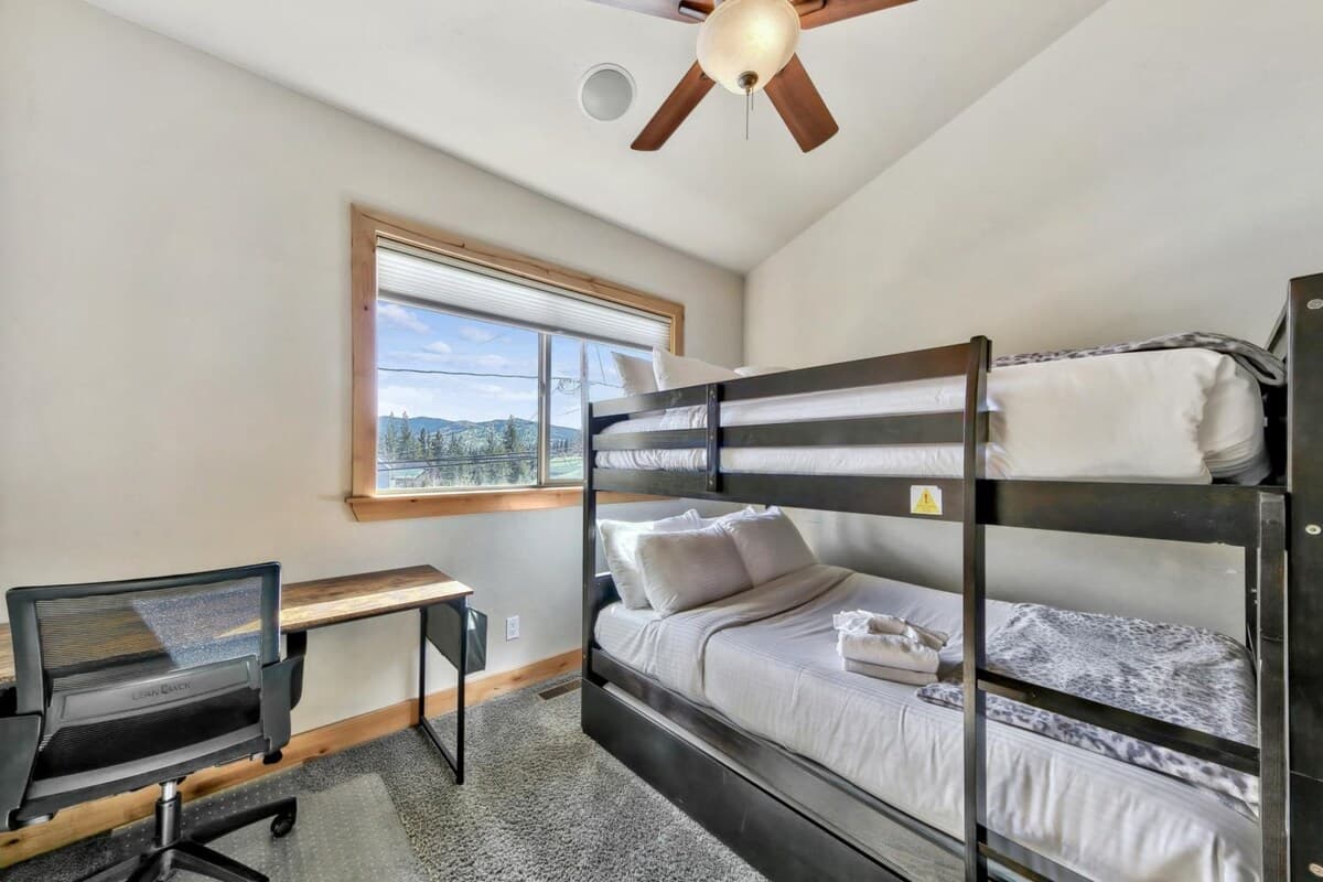 Mountain View Hot Tub, Pet-Friendly, Fenced Yard - Photo 3