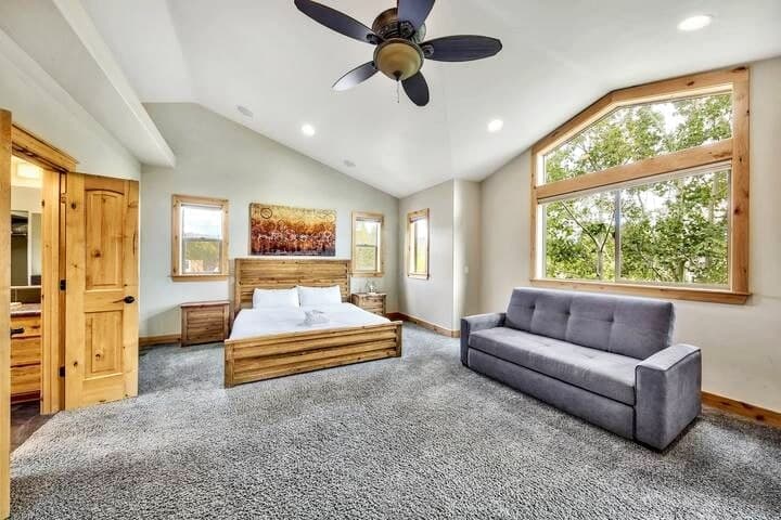 Mountain View Hot Tub, Pet-Friendly, Fenced Yard - Photo 1