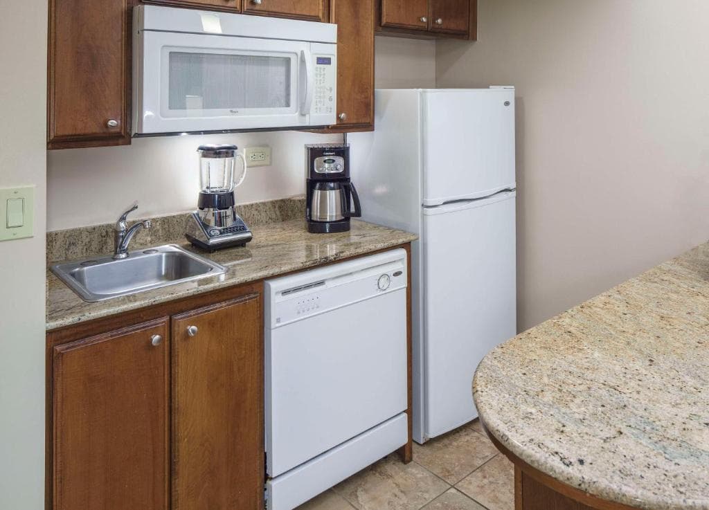 Condo in Lahaina · ★4.93 · 1 bedroom · 1 bed · 1 private bath - Photo 4