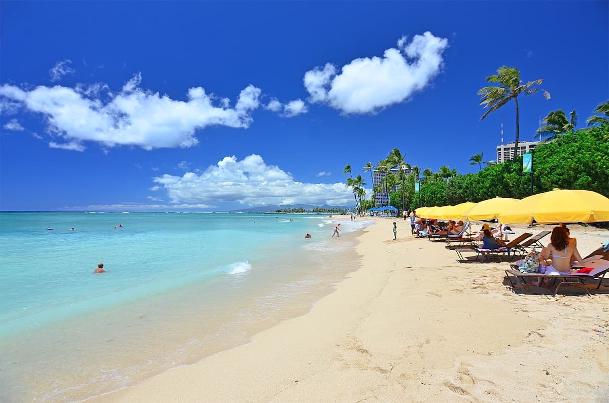 Condo in Honolulu · ★4.86 · 1 bedroom · 2 beds · 1 private bath - Photo 4