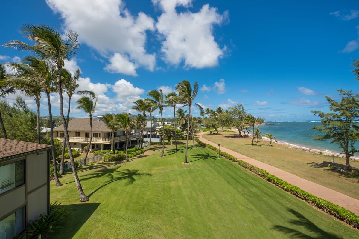 Condo in Kapaa · ★4.89 · 1 bedroom · 2 beds · 1 private bath - Photo 5